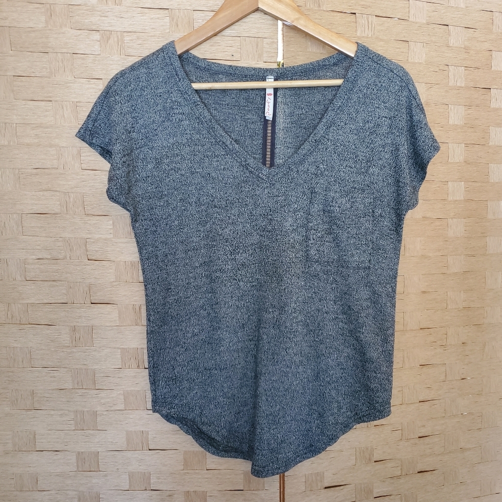 poof! Knit V-Neck Top Women's Small Short Sleeve